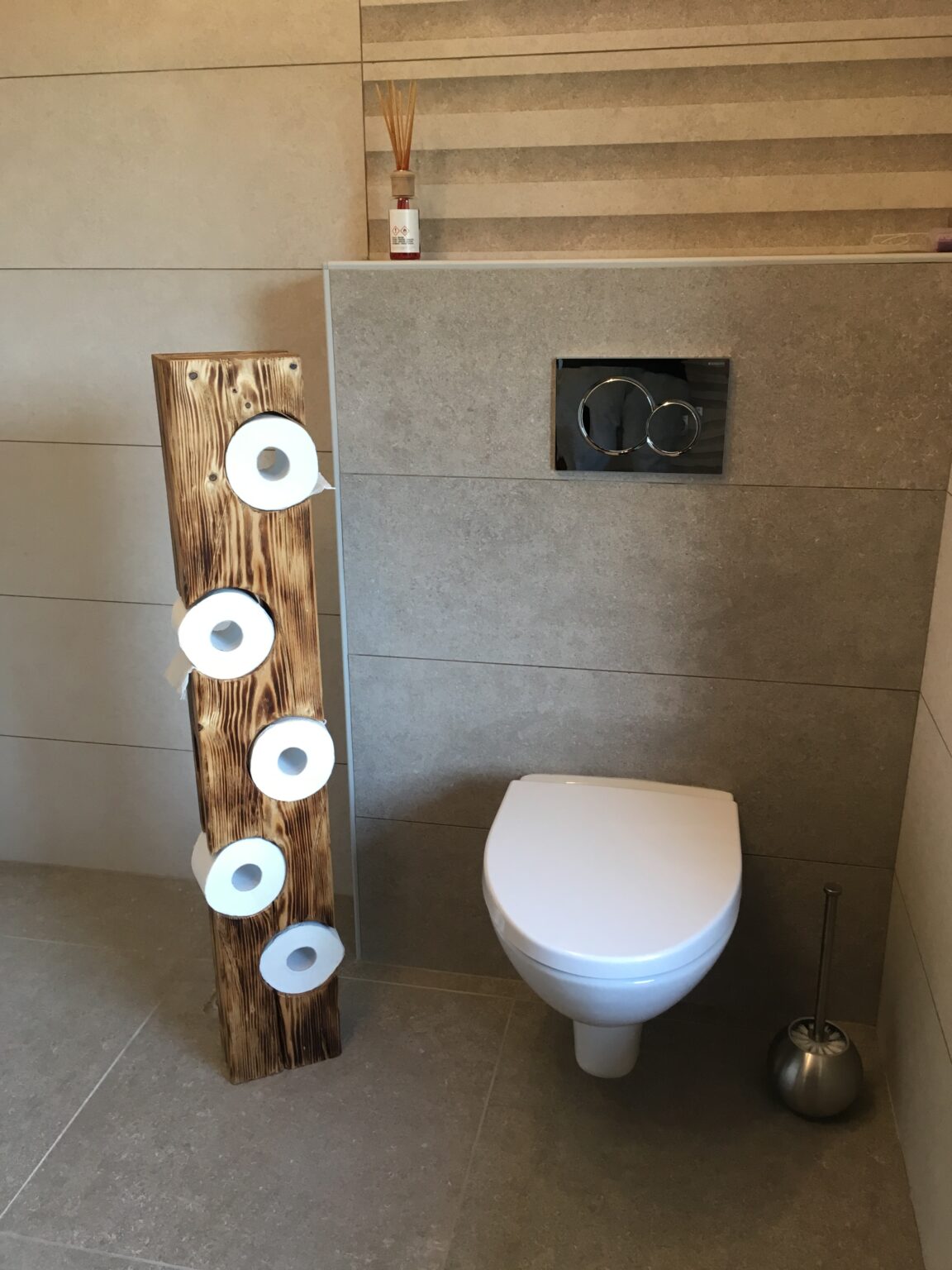 nosilec wc papir